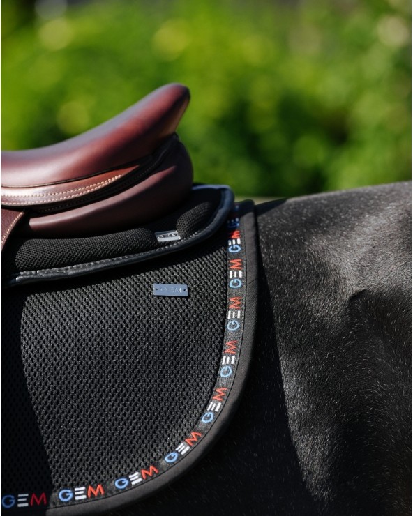 Tapis de selle Mesh Bleu/Blanc/Rouge GEM  GEM Accueil